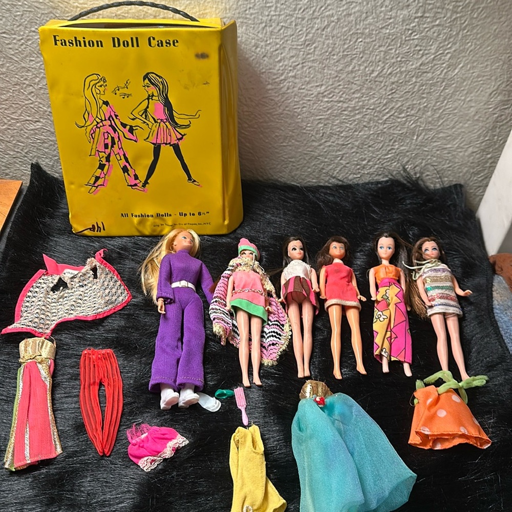 VINTAGE TOPPER DAWN DOLLS 1970  LOT OF 6 WITH OUTFITS